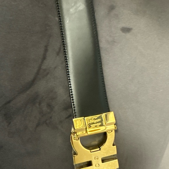New Salvatore Ferragamo reversible adjustable Belt with double Gancini buckle. - Picture 7 of 9